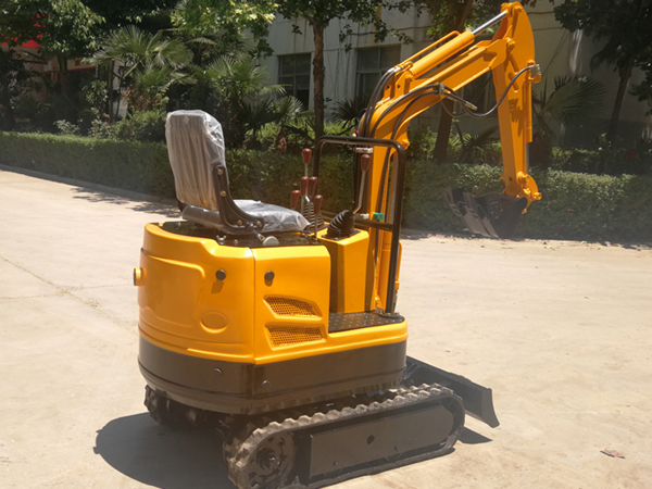 小型挖掘机