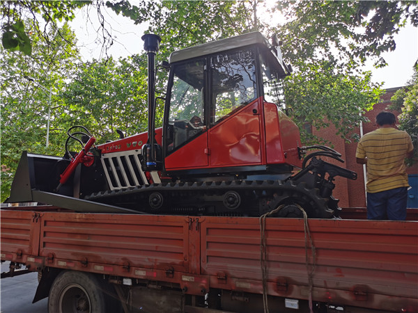 东方红C1302型农业履带式推土机